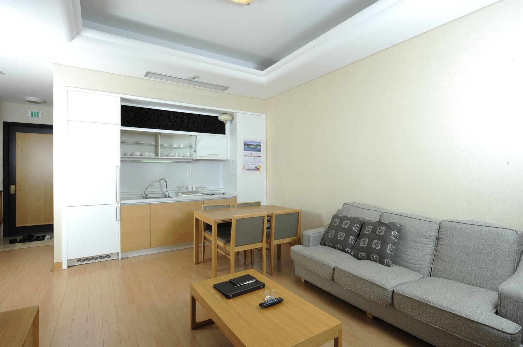 Pineridge Hotel Sokcho Exterior foto